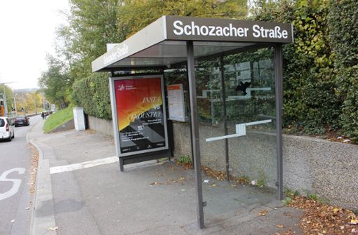 Diese Bushaltestelle in Zuffenhausen nutzte der Mann als Bleibe, bis die Sitzbank entfernt wurde. Foto: Chris Lederer