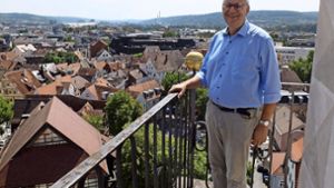 Dekan Eckart Schultz-Berg auf dem Turm der Stadtkirche. Foto: Iris Frey