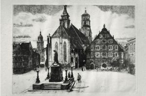 Diese Radierung entstand 1941. Es zeigt den Schillerplatz mit dem Schillerdenkmal. Die Gebäude dahinter von links nach rechts: der König von England, das Rathaus (im Hintergrund), der Fruchtkasten und Teile des Prinzenbaus. Foto: Helene Klass