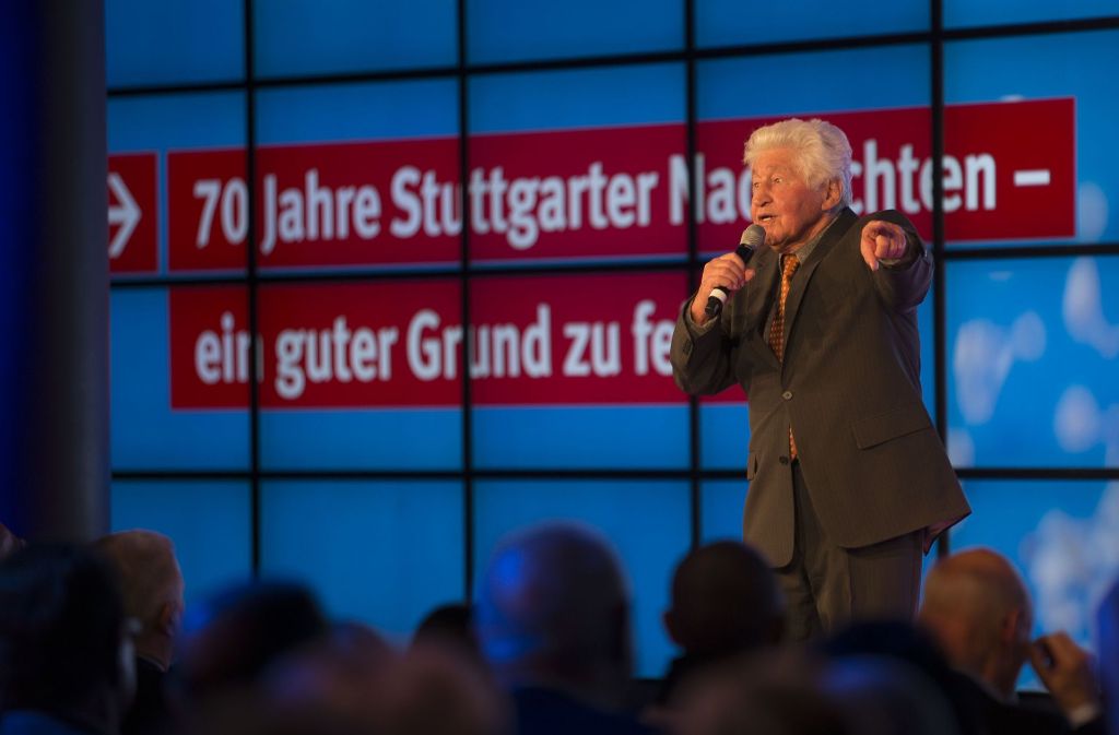 Einer der illustren Gäste beim Gala-Abend anlässlich des 70. Geburtstages der Stuttgarter Nachrichten ist Gotthilf Fischer gewesen.