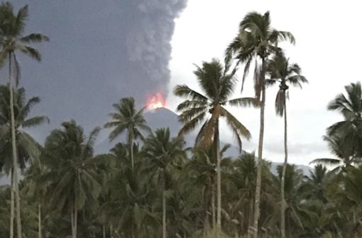 Auf Indonesiens viertgrößter Insel brach am Mittwoch ein Vulkan aus. Foto: Yehezkiel Dondokambey/ap
