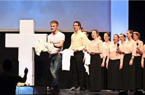 Die jungen Sänger aus der Schweiz haben eine moderne Adaption der „Pilgerreise“ von John Bunyan auf die Bühne gebracht. Foto: Frank Wittmer