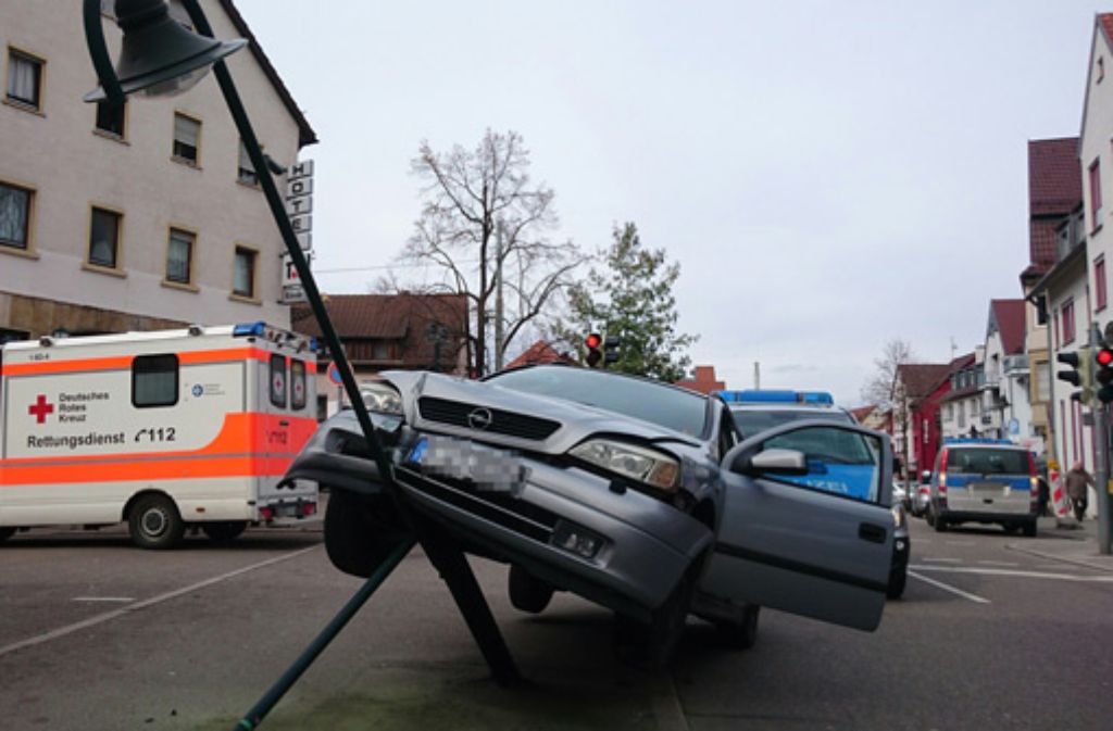 In Stuttgart-Wangen ist es zu einem Unfall mit einem Opel gekommen.