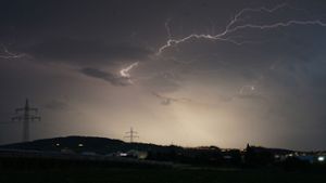 Blitze zuckten in der Donnerstagnacht über Stuttgart. Foto: Andreas Rosar Fotoagentur-Stuttg/Andreas Rosar Fotoagentur-Stuttg
