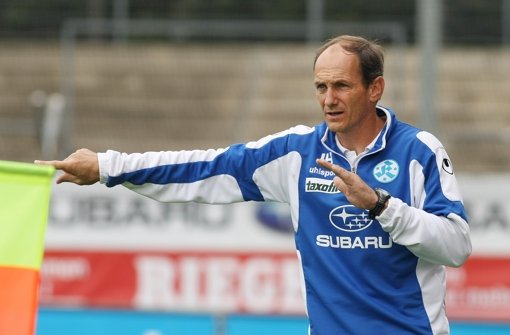 Jürgen Hartmann und die U23 der Stuttgarter Kickers verlieren mit 0:2 beim Bahlinger SC. Foto: Pressefoto Baumann