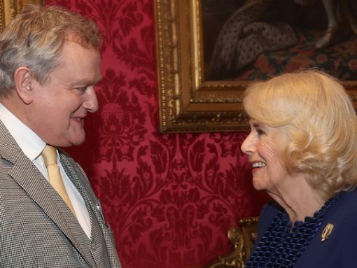 Downton Abbey-Earl trifft Königin: Hugh Bonneville und Camilla unterhielten sich angeregt. Foto: IMAGO/i Images