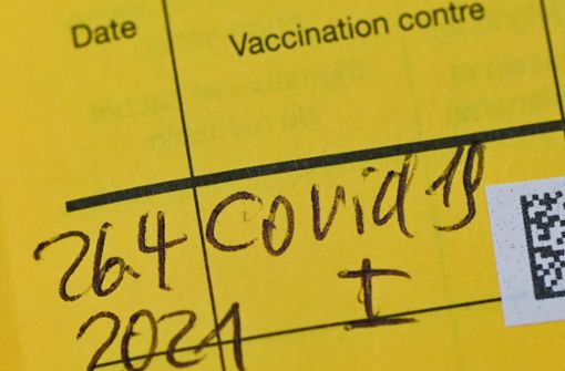 Fälscher von Impfnachweisen oder Corona-Tests könnten bald mit härteren Strafen belegt werden. (Symbolbild) Foto: dpa/Patrick Pleul