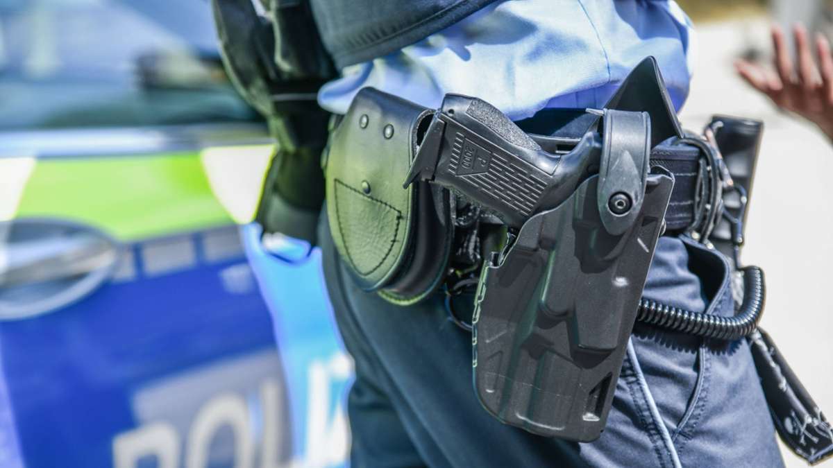 バーデン＝ヴュルテンベルク州：警察が斧とナイフで男性を射殺