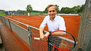 Auf dem Tennisplatz in Murr hat Thomas Utz früher viele Stunden verbracht. Heute kommt er nur noch selten dazu, selbst zum Schläger zu greifen. Foto: factum/Granville