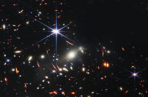Das Bild des James-Webb-Teleskops zeigt einen Galaxienhaufen, wie er vor 4,6 Milliarden Jahren erschienen ist. Foto: dpa/Space Telescope Science Institut