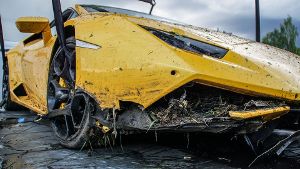 Lamborghini schwer beschädigt