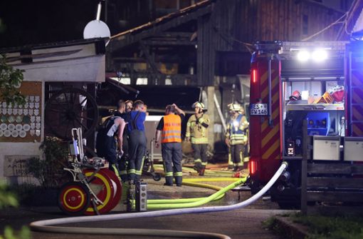 Die Feuerwehr ist zu einem brennenden Wohnwagen in Reichenbach gerufen worden. Foto: SDMG/Woelfl