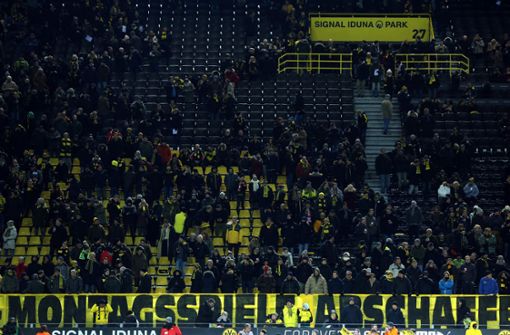 Vor der schwächsten Kulisse seit 20 Jahren ist Borussia Dortmund ohne die lautstarke Unterstützung der gelben Wand ins Straucheln geraten. Foto: dpa