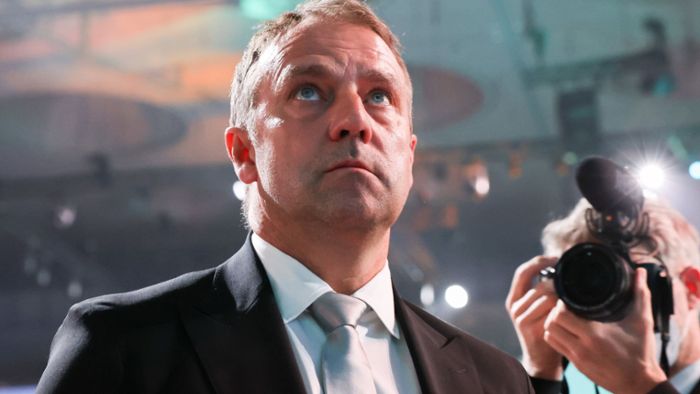 Bundestrainer Flick demonstriert nach Auslosung Gelassenheit