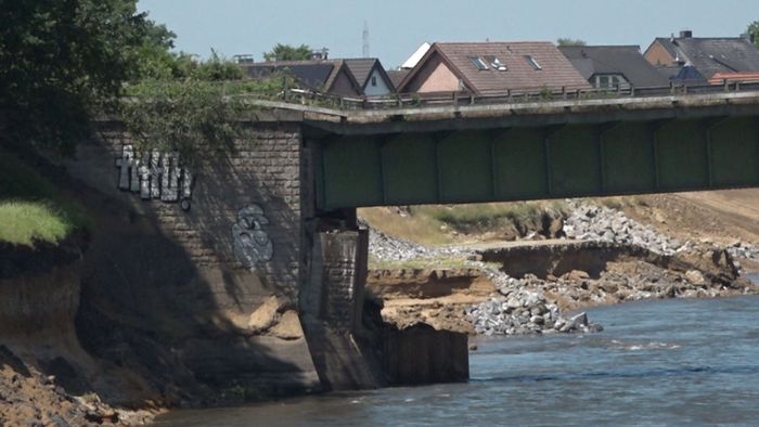 Bahnbrücke sackt nach Hochwasser ab