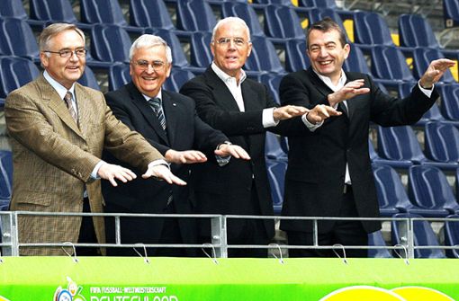 Ein Quartett unter Verdacht: Horst R. Schmidt, Theo Zwanziger, Franz Beckenbauer und Wolfgang Niersbach (von links)Foto: dpa/DB Kunz Foto:  