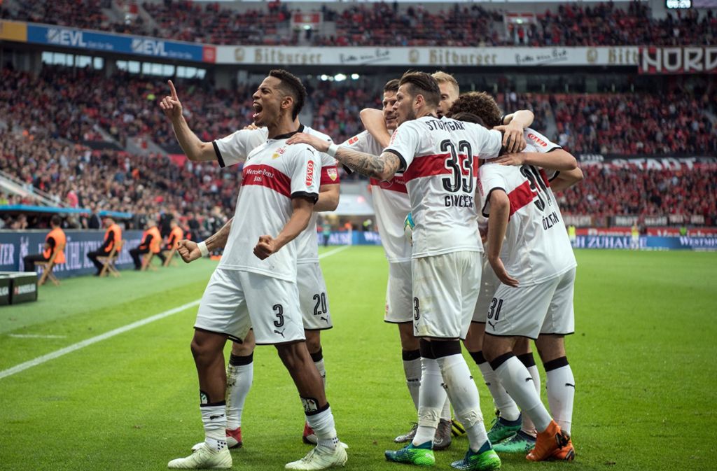 Der VfB Stuttgart hat allen Grund zur Freude. Bei Bayer 04 Leverkusen können sie mit einem 0:1 drei Punkte mitnehmen.