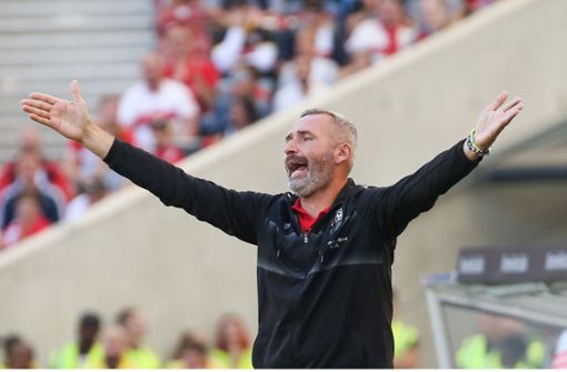 Trainer Tim Walter bleibt mit dem VfB Stuttgart unbesiegt, hadert aber    mit der Leistung seines Teams. Foto: Baumann