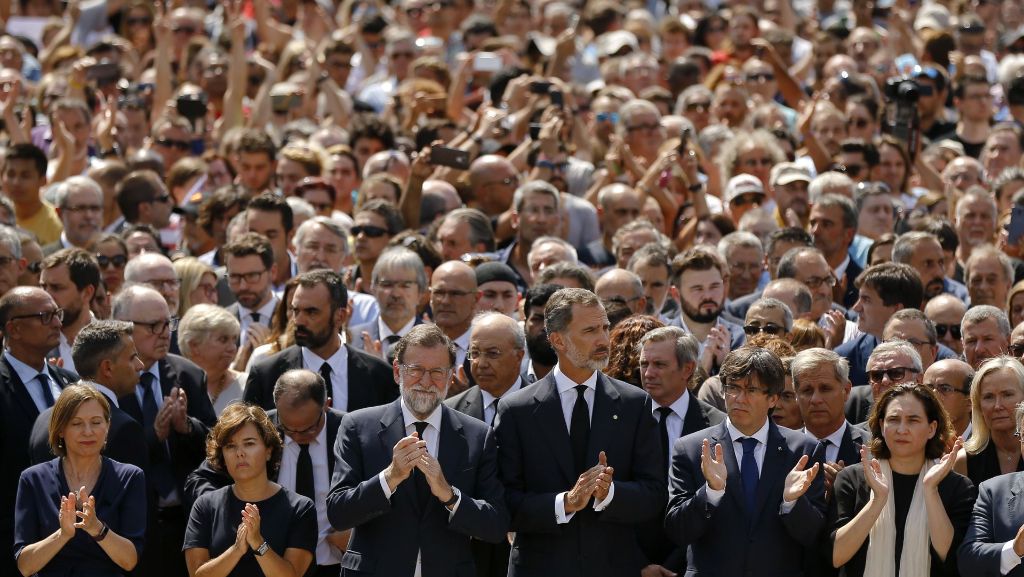 Nach Terroranschlag: Die Bevölkerung in Barcelona steht zusammen