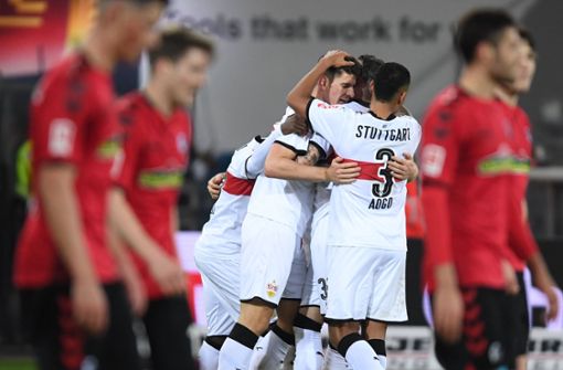 Der VfB Stuttgart freut sich über den Auswärtssieg beim SC Freiburg. Foto: dpa