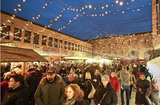 Der Lichterglanz wird auf manchen Weihnachtsmärkten im Rems-Murr-Kreis wegen der Energiekosten eingeschränkt. Foto: Presseamt//P. D. Hartung