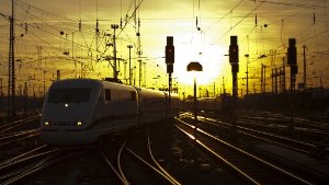 Die Deutsche Bahn will für ihr Netz deutlich mehr Ökostrom verwenden.  Foto: dapd