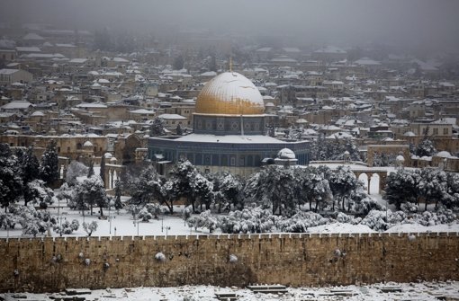 In Israel hat heftiger Schneefall an einigen Orten zu Staus und Schulausfällen geführt.  Foto: EPA