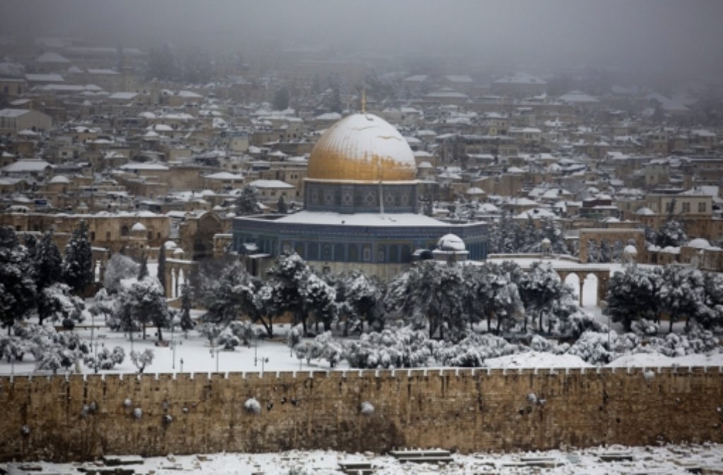 In Israel hat heftiger Schneefall an einigen Orten zu Staus und Schulausfällen geführt.