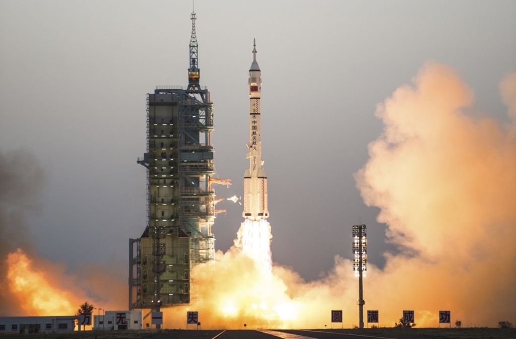 Die Rakete hob vom Raumfahrtzentrum Jiuquan am Rande der Wüste Gobi in Nordwestchina ab.
