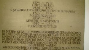 Tafel soll auf NS-Gedenkstätte Hotel Silber hinweisen