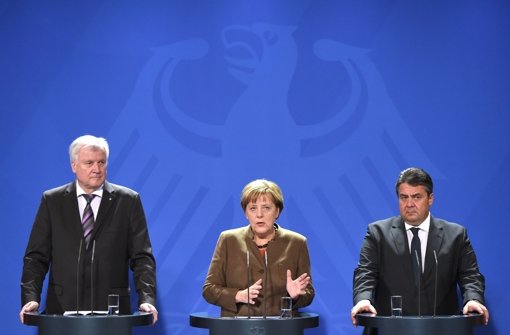 Die Streithähne haben sich auf ein Asylpaket geeinigt: Die Spitzen der großen Koalition Horst Seehofer, Angela Merkel und Siegmar Gabriel. Foto: dpa