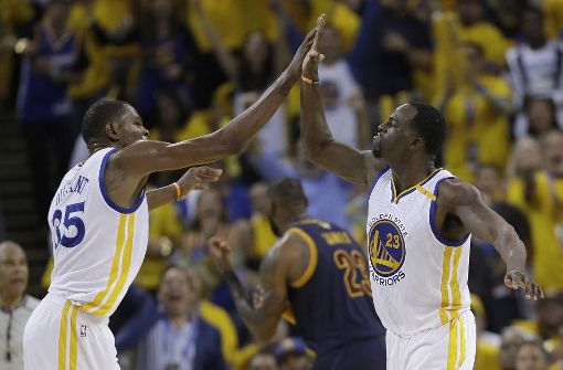 Superstar Kevin Durant und Draymond Green von den Golden State Warriors. Foto: AP