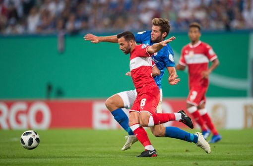 Gonzalo Castro und der VfB Stuttgart unterlagen im Vorjahr in der ersten Pokalrunde an der Ostsee bei Hansa Rostock mit 0:2. Foto: Baumann