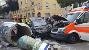 Bei einem schweren Unfall in Stuttgart-Feuerbach kam ein Mann ums Leben. Foto: SDMG