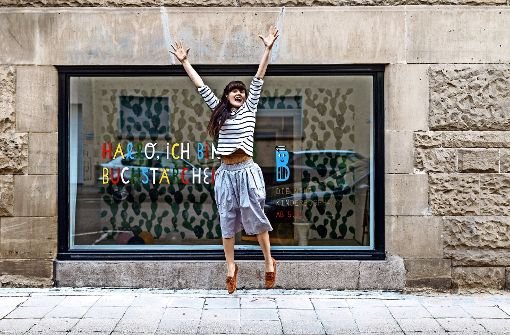 Begeisterung pur: Myriam Kunz    vor ihrem Laden an der Senefelderstraße Foto: Julia Sang Nguyen