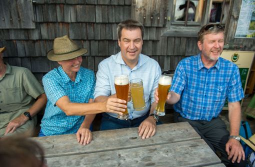 Markus Söder im Wahlkampf: Elf Menschen in Biergarten von ...