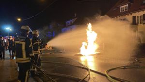 Die Feuerwehr rückte in der Nacht zum Montag nach Stuttgart-Vaihingen aus. Foto: SDMG/ Schulz