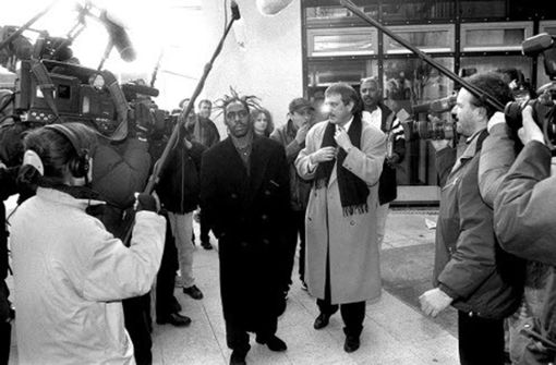 Gericht statt Bühne: Coolio im November 1998 mit seinem Strafverteidiger Georg Prasser im Böblinger Amtsgericht Foto: Archiv/Bischof