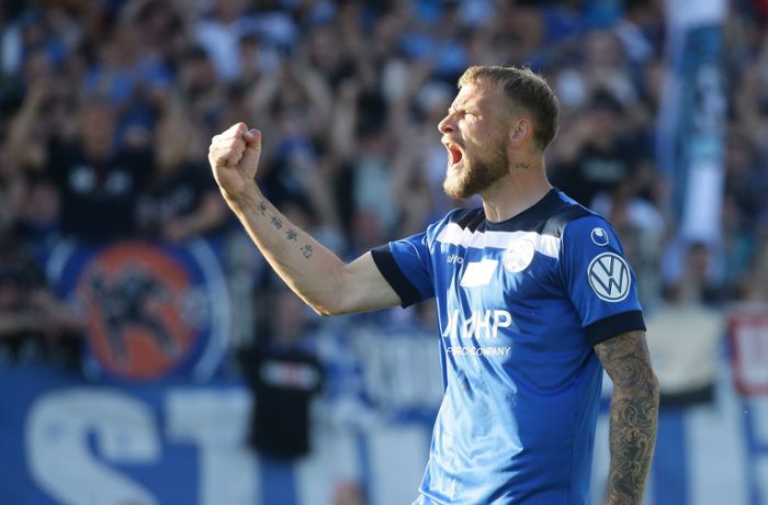 Stuttgarter Kickers beim FC Holzhausen: Die Blauen starten mit souveränem Sieg in die Saison