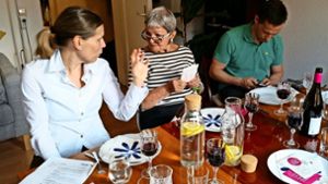 Bei dem Projekt „Salz und Suppe“ treffen Menschen aus unterschiedlichen Milieus aufeinander. 2016 haben sich in  Stuttgart insgesamt neun Kochgruppen gebildet. Foto: Nina Ayerle