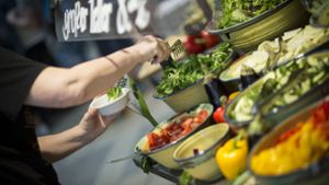 Besonders die Salatbar im Hauprestaurant kommt bei den Besuchern gut an. Foto: Lichtgut/Leif Piechowski