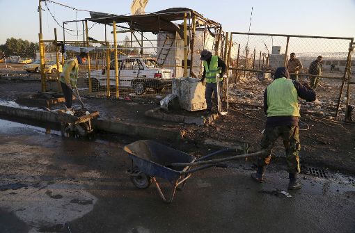 Bei einem Autobomben-Anschlag in Bagdad sind mehrere Dutzend Menschen ums Leben gekommen. Foto: AP
