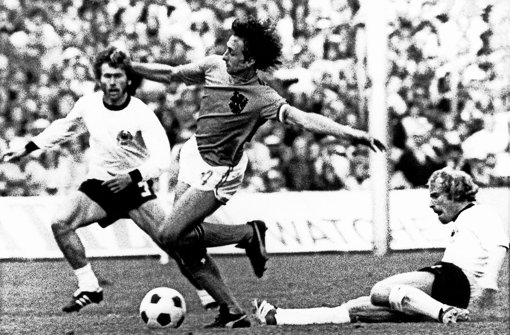 Im WM-Finale 1974 hatte Johan Cruyff (zwischen Breitner (li.) und Vogts nicht seinen besten Tag. Foto: dpa