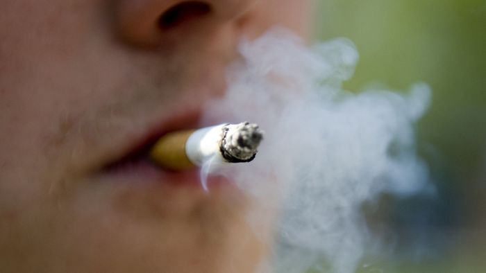Vater schlägt Raucher wegen Qualm von Zigarette krankenhausreif