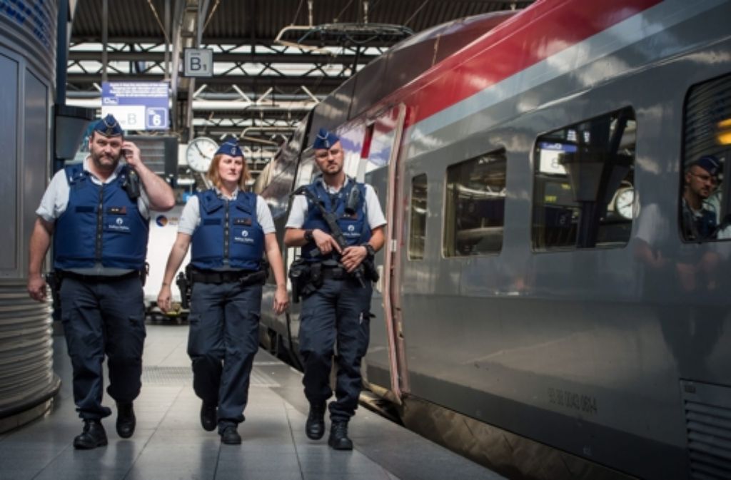 Sicherheitskräfte kontrollieren Thalys-Züge nach einer Attacke auf dem Weg nach Paris.