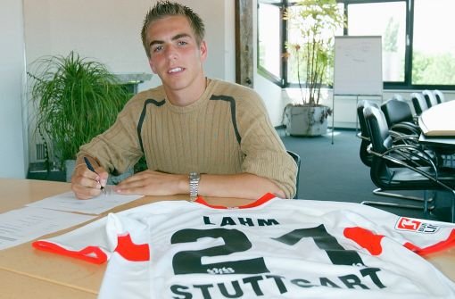 Der Durchbruch in der Bundesliga gelang Philipp Lahm beim VfB Stuttgart - 2003 unterschreibt der 19-Jährige aus der Zweiten Mannschaft des FC Bayern München einen Leihvertrag bei den Roten. Foto: Pressefoto Baumann
