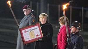 Angela Merkel mit General Eberhard Zorn und Noch-Verteidigungsministerin Annegret Kramp-Karrenbauer. Foto: dpa/Michael Kappeler