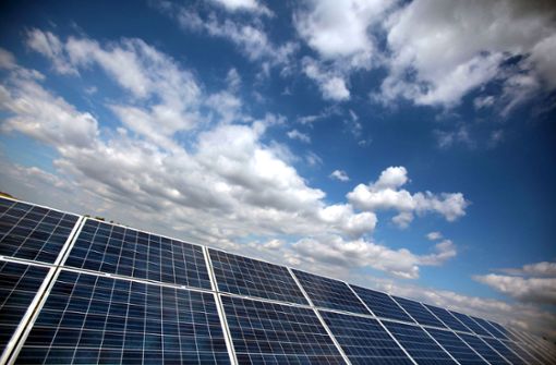 Die Stadt Ostfildern hat sich in einen Solarpark in Südbaden eingekauft. (Symbolbild) Foto: dpa