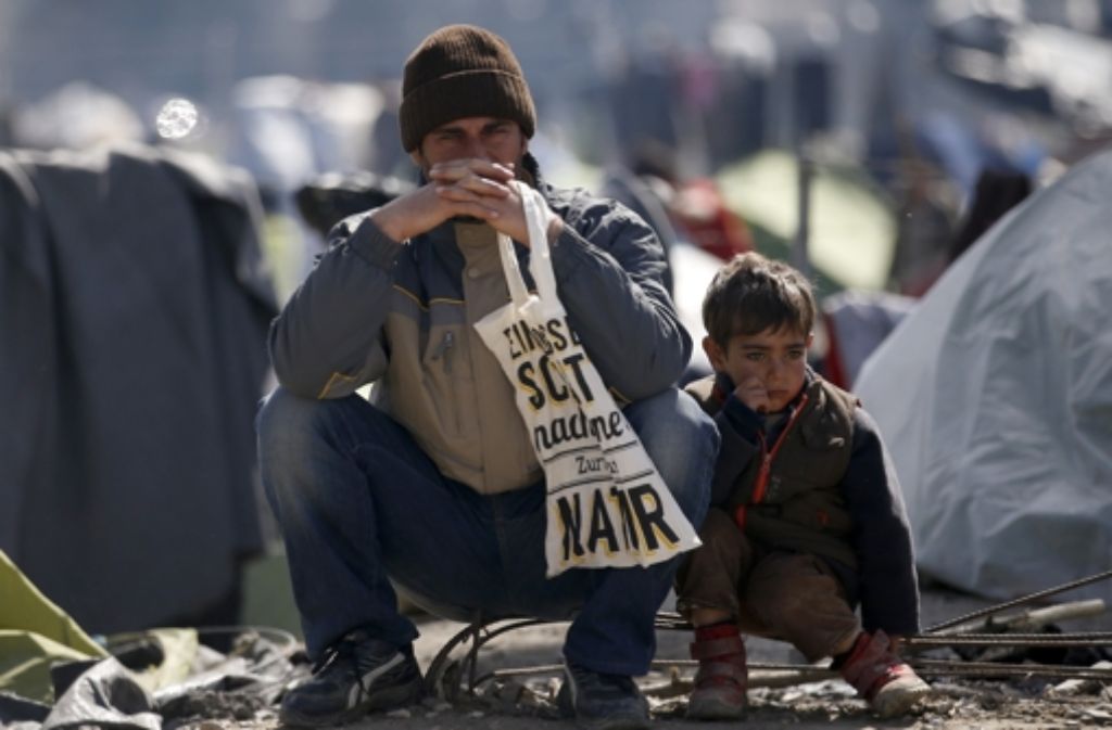 Ausharren im Lager in Idomeni. Laut aktuellen Angaben geht die Zahl der aus der Türkei in Griechenland ankommenden Migranten zurück. Foto: AP