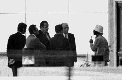 Hans-Dietrich Genscher und andere bei den Verhandlungen mit einem der Attentäter Foto: dpa/DB dpa